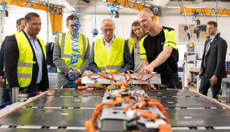 Northvolt und EMR eröffnen Recyclinganlage für E-Autobatterien in Hamburg